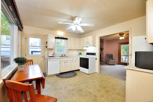 $375,000 | 10 Meadow Lane, Old Lyme, CT 06371