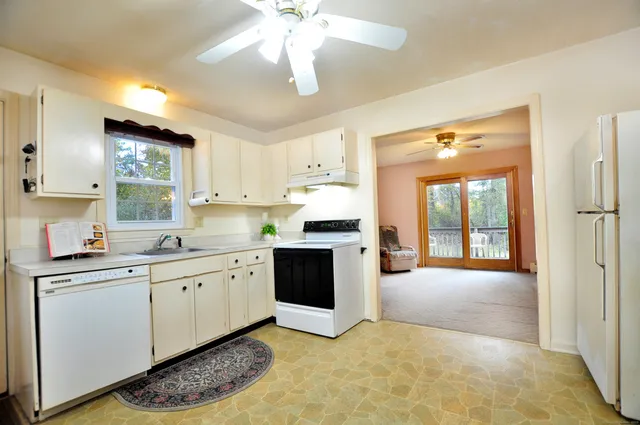 $375,000 | 10 Meadow Lane, Old Lyme, CT 06371