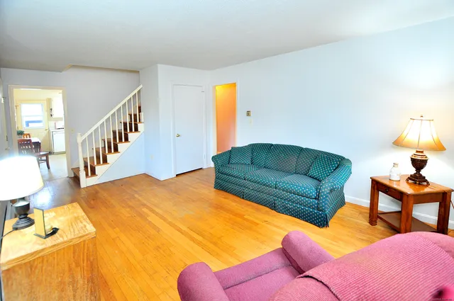 $375,000 | 10 Meadow Lane, Old Lyme, CT 06371