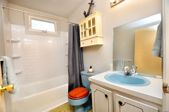 $375,000 | 10 Meadow Lane, Old Lyme, CT 06371