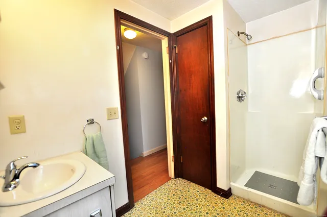 $375,000 | 10 Meadow Lane, Old Lyme, CT 06371