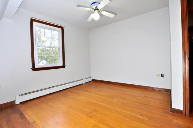 $375,000 | 10 Meadow Lane, Old Lyme, CT 06371