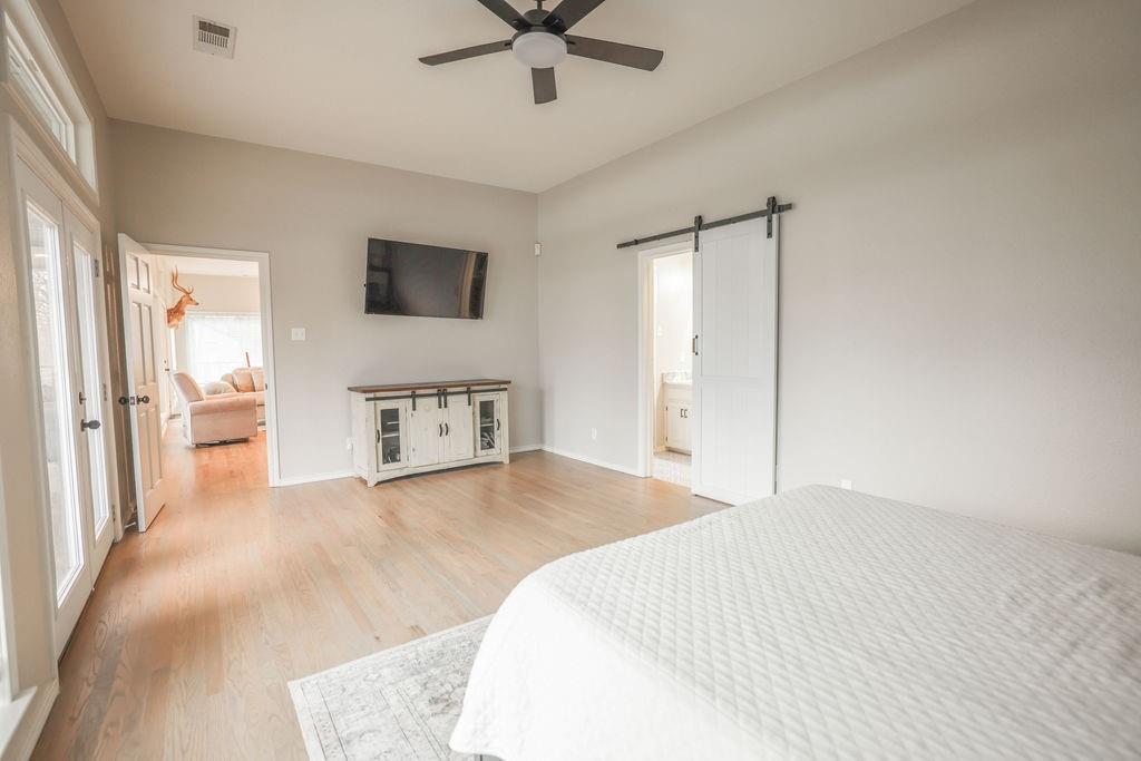 9501 Oakwood Road Quinlan, TX 75474 - Photo 11 of 34 a bedroom with a bed and a cabinets