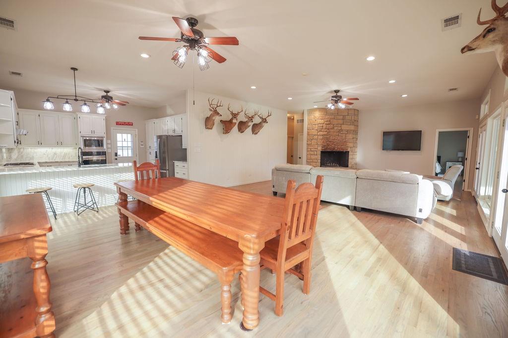 9501 Oakwood Road Quinlan, TX 75474 - Photo 8 of 34 a living room with furniture a chandelier and a flat screen tv