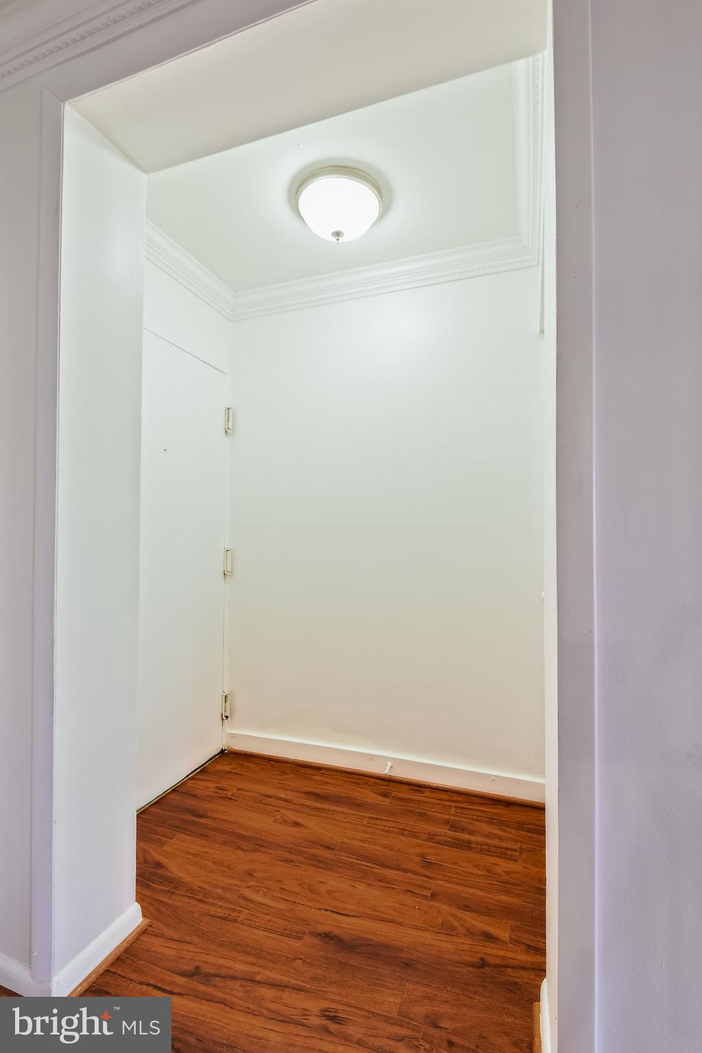 8300 Tobin Road, Unit 13 Annandale, VA 22003 - Photo 3 of 36 Entrance with closet