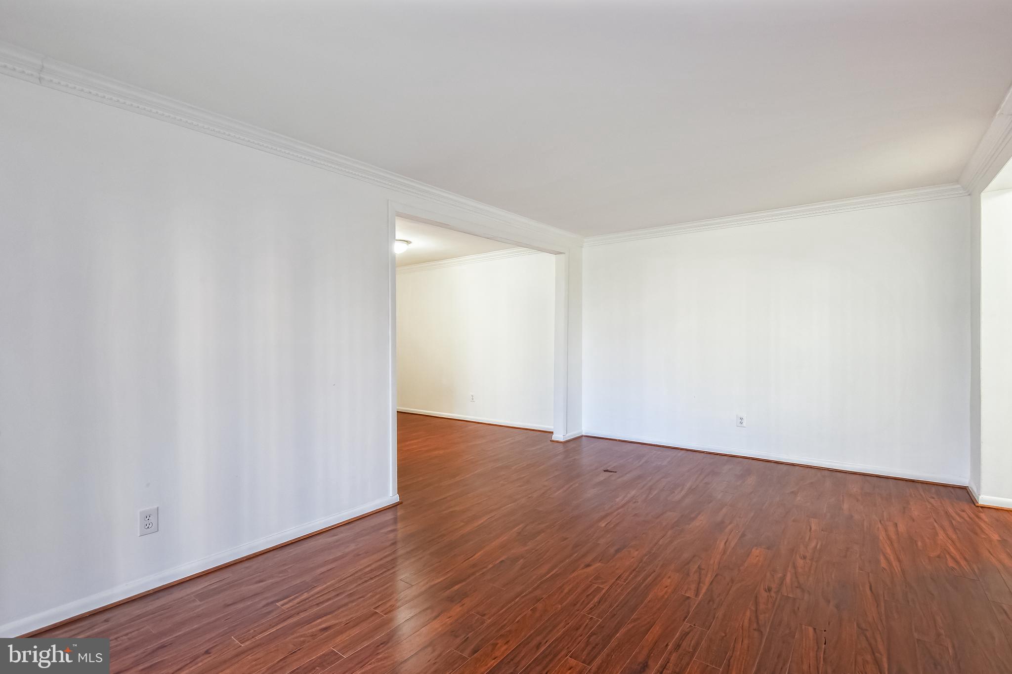 8300 Tobin Road, Unit 13 Annandale, VA 22003 - Photo 5 of 36 Living room