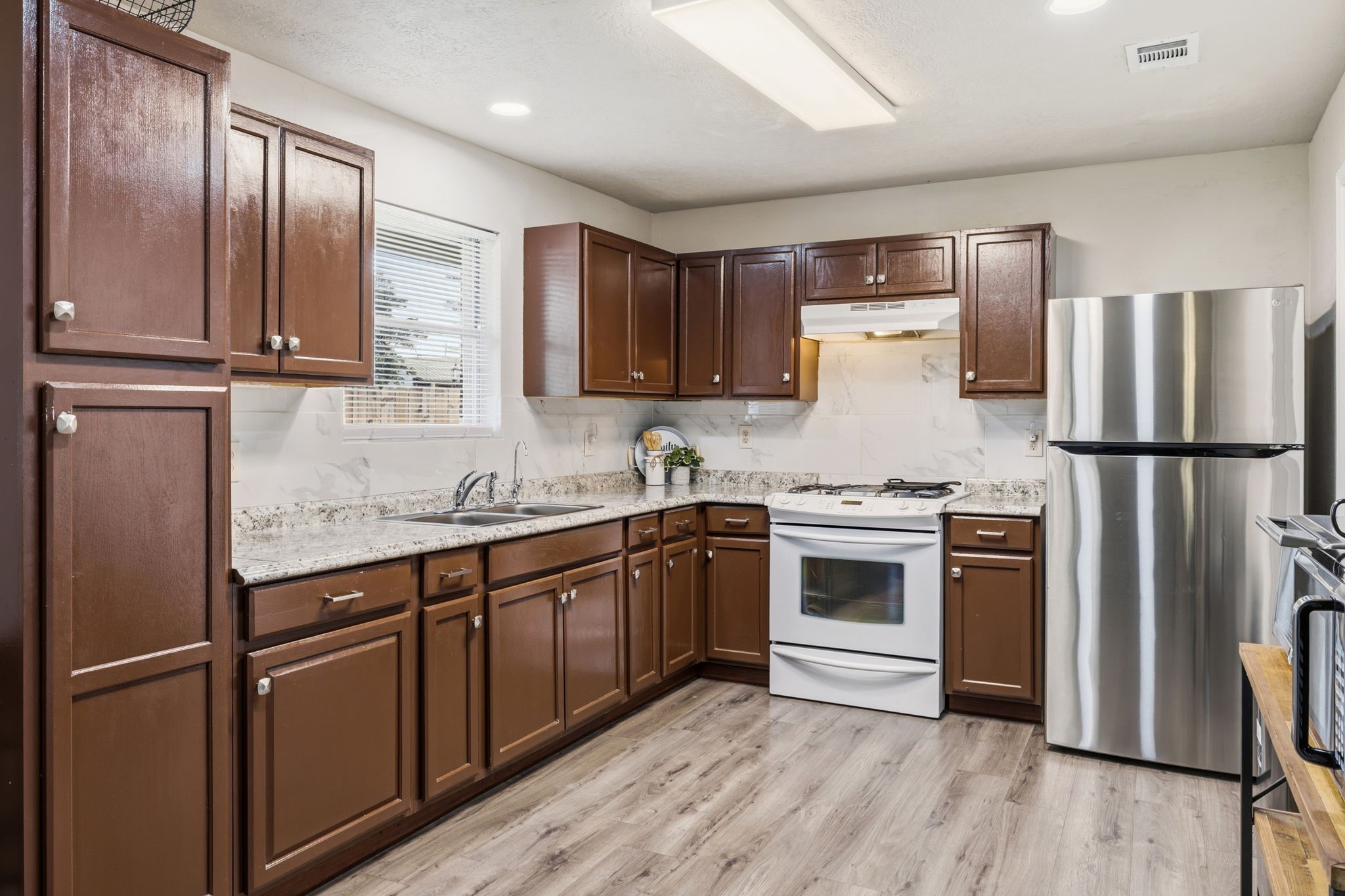 4502 Sage Circle Baytown, TX 77521 - Photo 12 of 32
