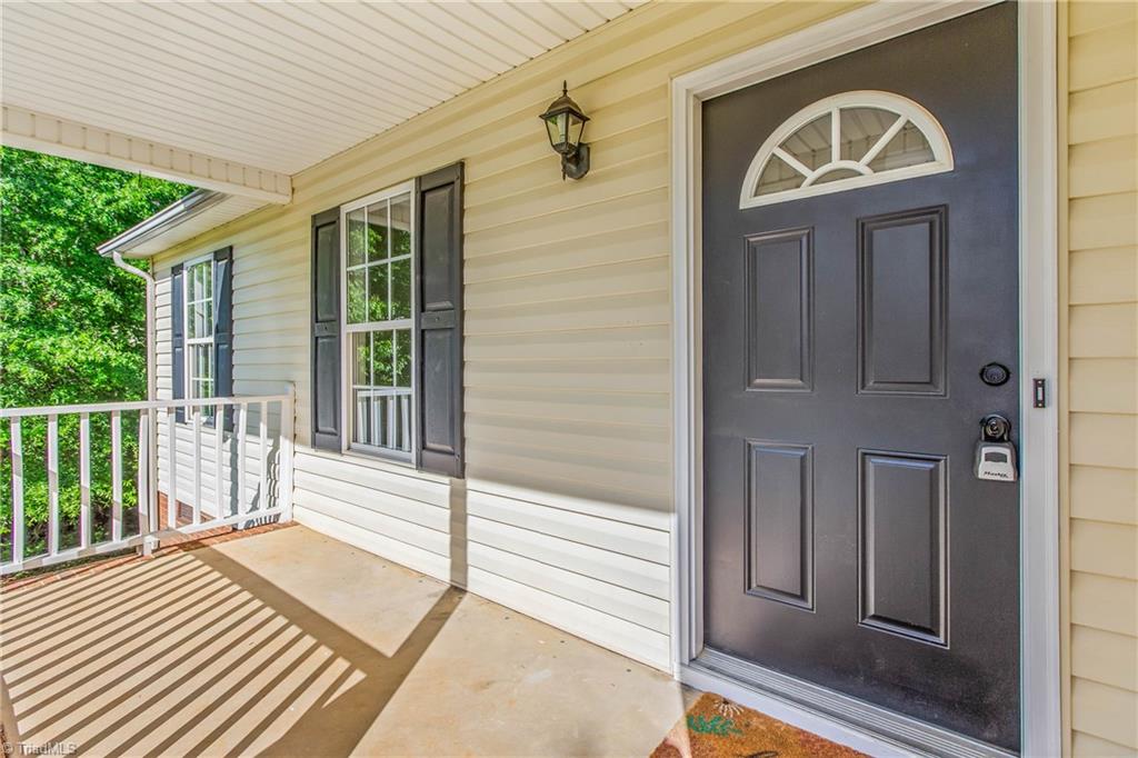 113 Conifer Court King, NC 27021 - Photo 4 of 27