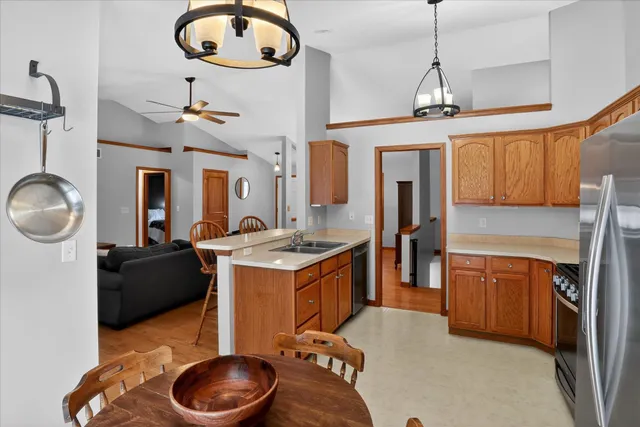 $379,900 | 10076 Heather Lake Drive, Osceola, IN 46561