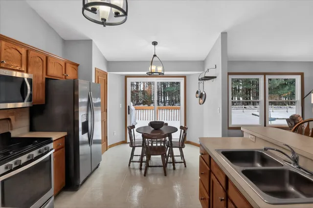 $379,900 | 10076 Heather Lake Drive, Osceola, IN 46561