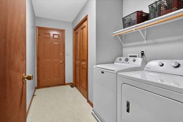 $379,900 | 10076 Heather Lake Drive, Osceola, IN 46561