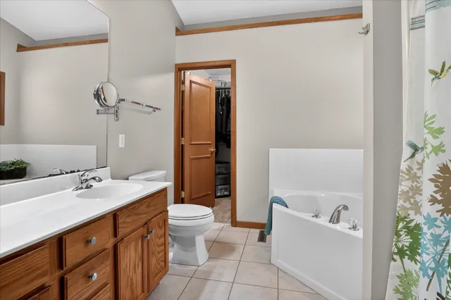 $379,900 | 10076 Heather Lake Drive, Osceola, IN 46561