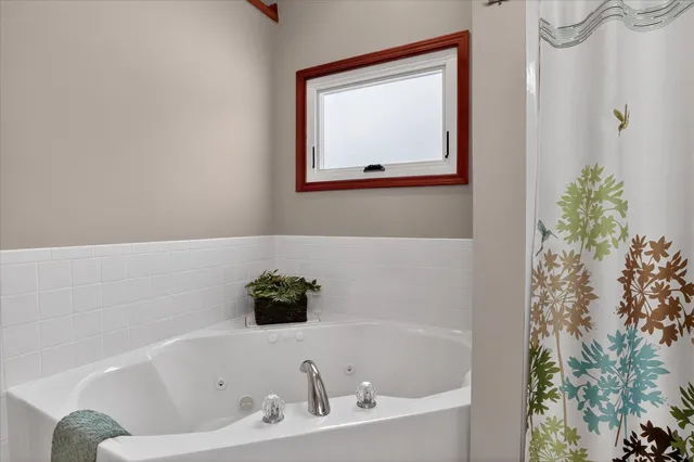 $379,900 | 10076 Heather Lake Drive, Osceola, IN 46561