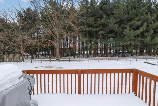 $379,900 | 10076 Heather Lake Drive, Osceola, IN 46561