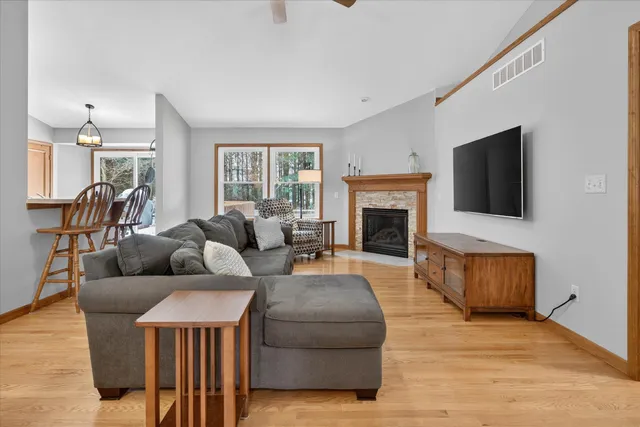 $379,900 | 10076 Heather Lake Drive, Osceola, IN 46561