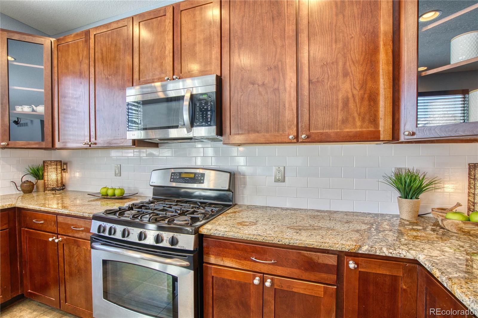 10958 Ashurst Lane Highlands Ranch, CO 80130 - Photo 11 of 34 Gallery Image 11