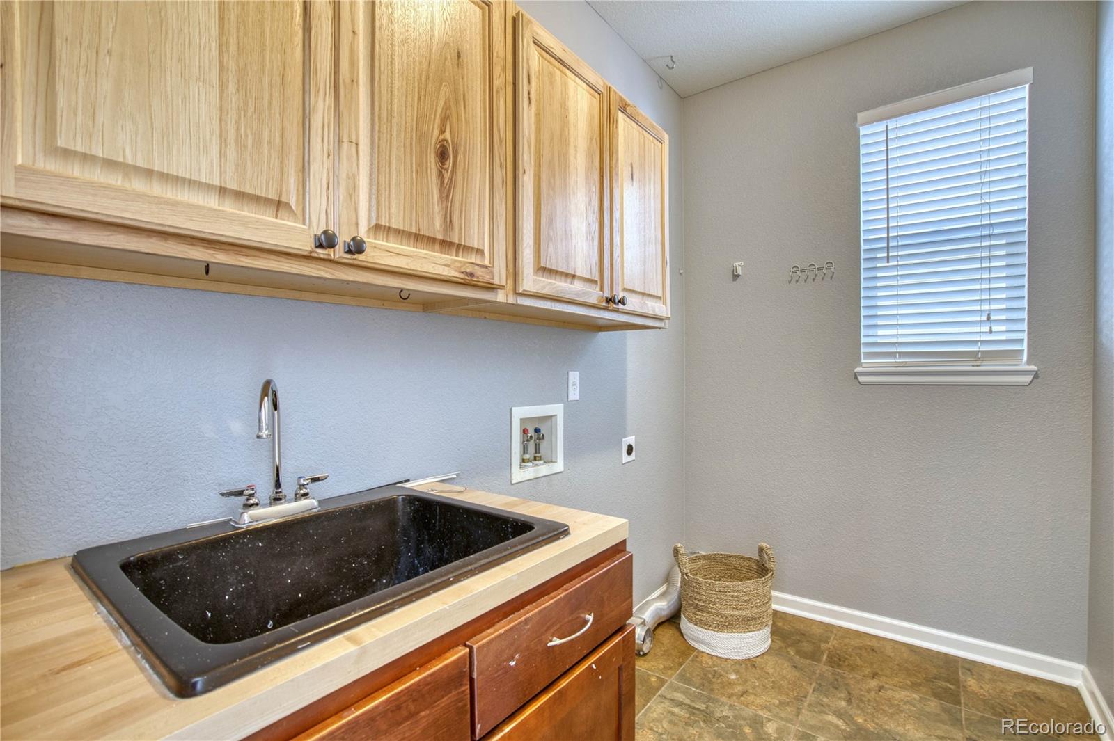 10958 Ashurst Lane Highlands Ranch, CO 80130 - Photo 13 of 34 Gallery Image 13