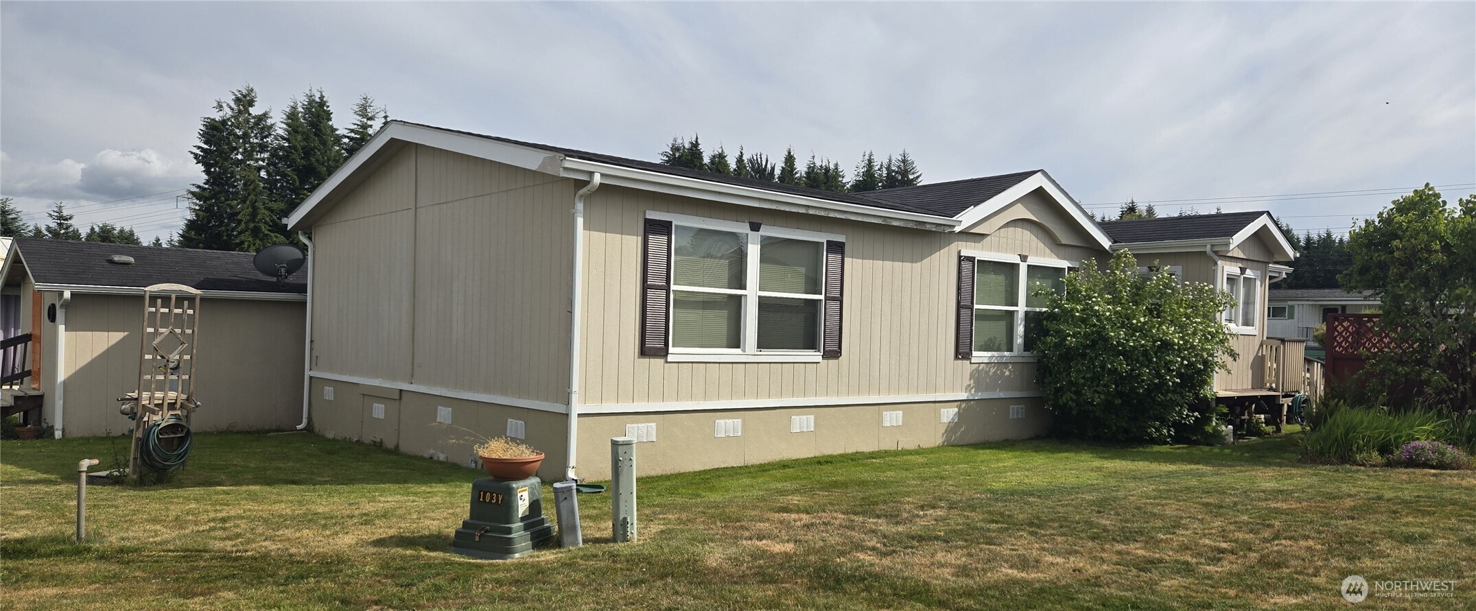 57 Clemons Road, Unit 17 Montesano, WA 98563 - Photo 3 of 26 a front view of a house with a yard