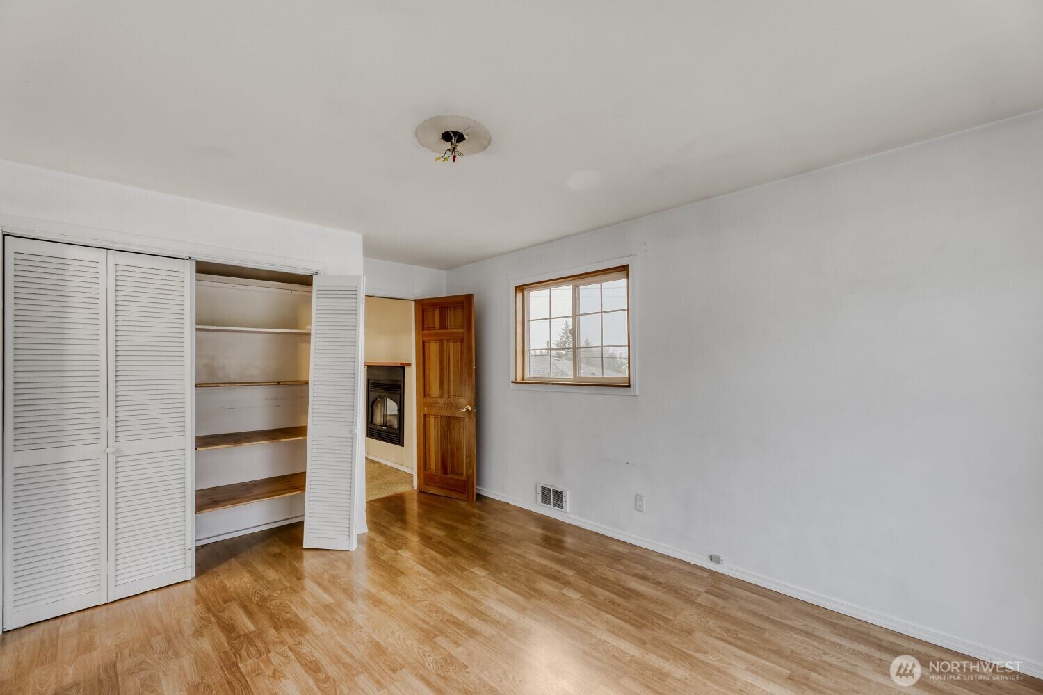 208 78th Place Southwest Everett, WA 98203 - Photo 18 of 36 a view of an empty room with a closet