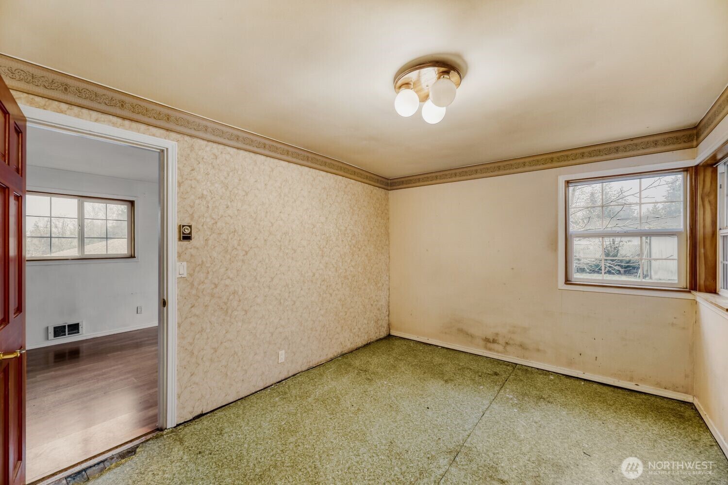208 78th Place Southwest Everett, WA 98203 - Photo 20 of 36 an empty room with windows
