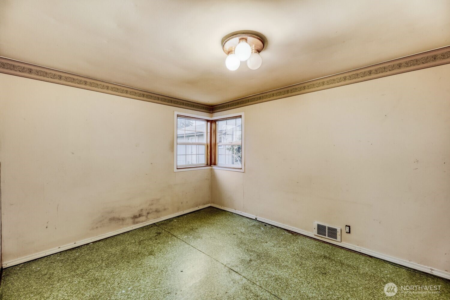 208 78th Place Southwest Everett, WA 98203 - Photo 21 of 36 a view of room with hardwood floor and window