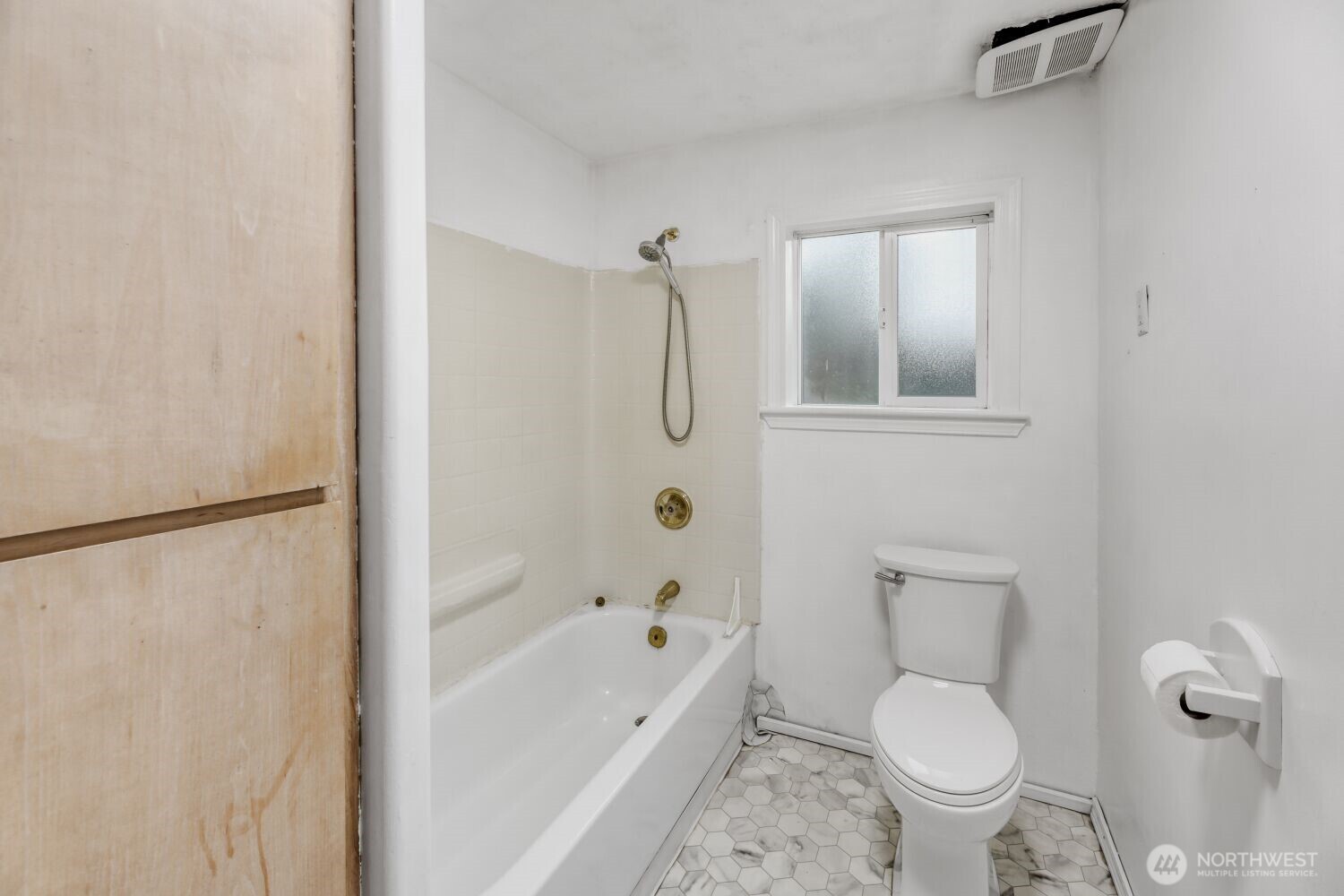 208 78th Place Southwest Everett, WA 98203 - Photo 22 of 36 a bathroom with a toilet sink and shower