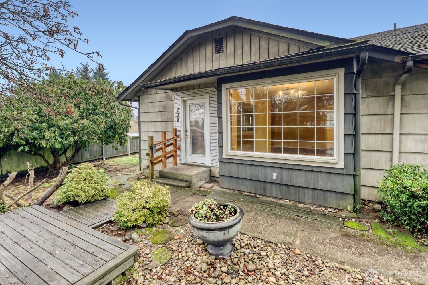 208 78th Place Southwest Everett, WA 98203 - Photo 6 of 36 a front view of a house