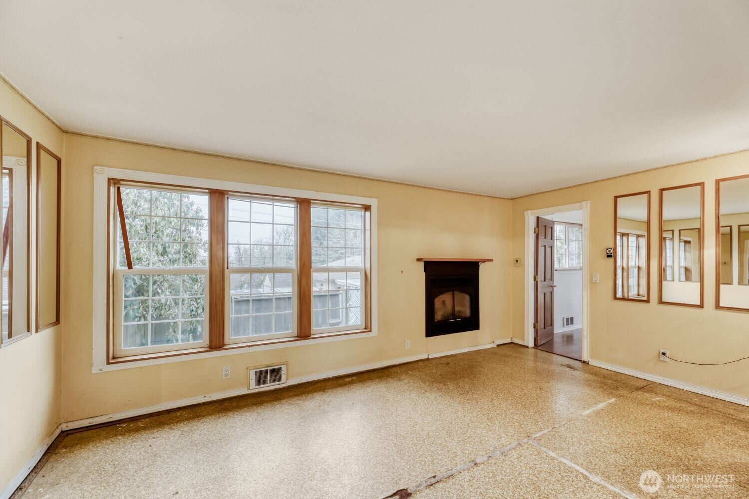 208 78th Place Southwest Everett, WA 98203 - Photo 9 of 36 a view of an empty room with a window