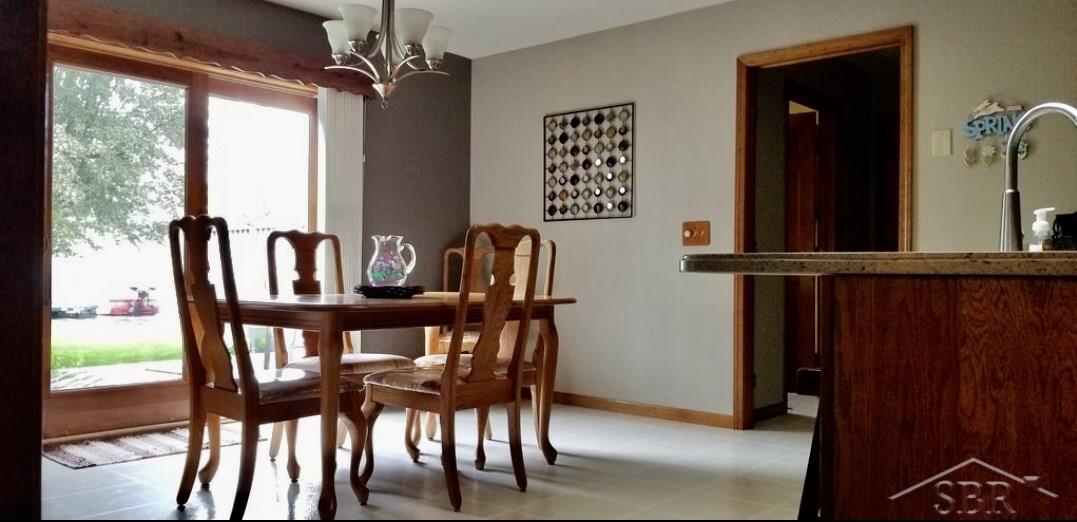 1260 South Beyer Road Saginaw, MI 48601 - Photo 6 of 25 Dining Room