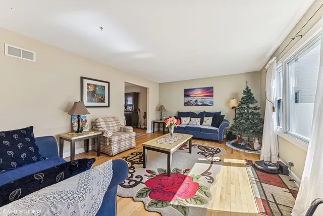 $535,000 | 121 South Parkside Avenue, Glen Ellyn, IL 60137