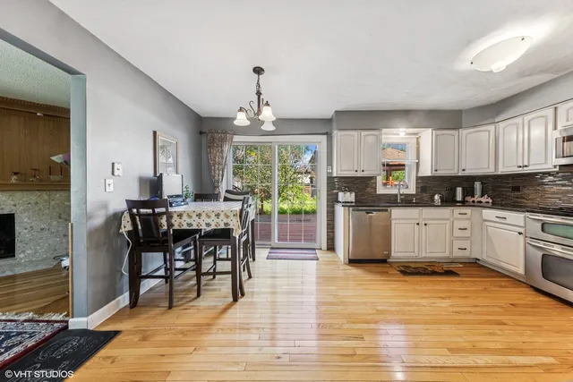 $535,000 | 121 South Parkside Avenue, Glen Ellyn, IL 60137