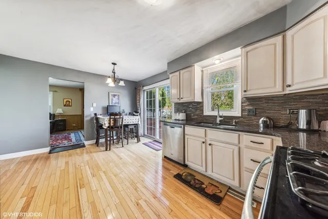 $535,000 | 121 South Parkside Avenue, Glen Ellyn, IL 60137