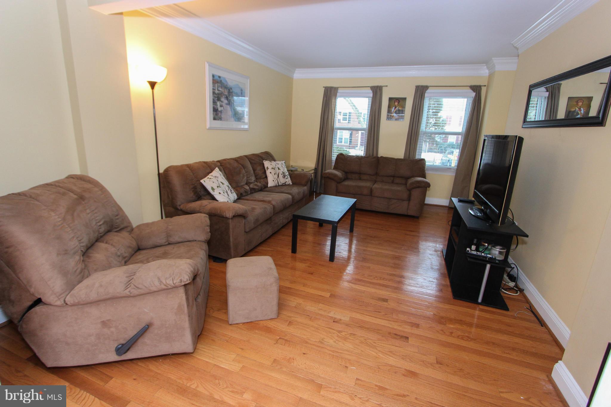 7515 Bedford Road Manassas, VA 20109 - Photo 2 of 16 Living Room