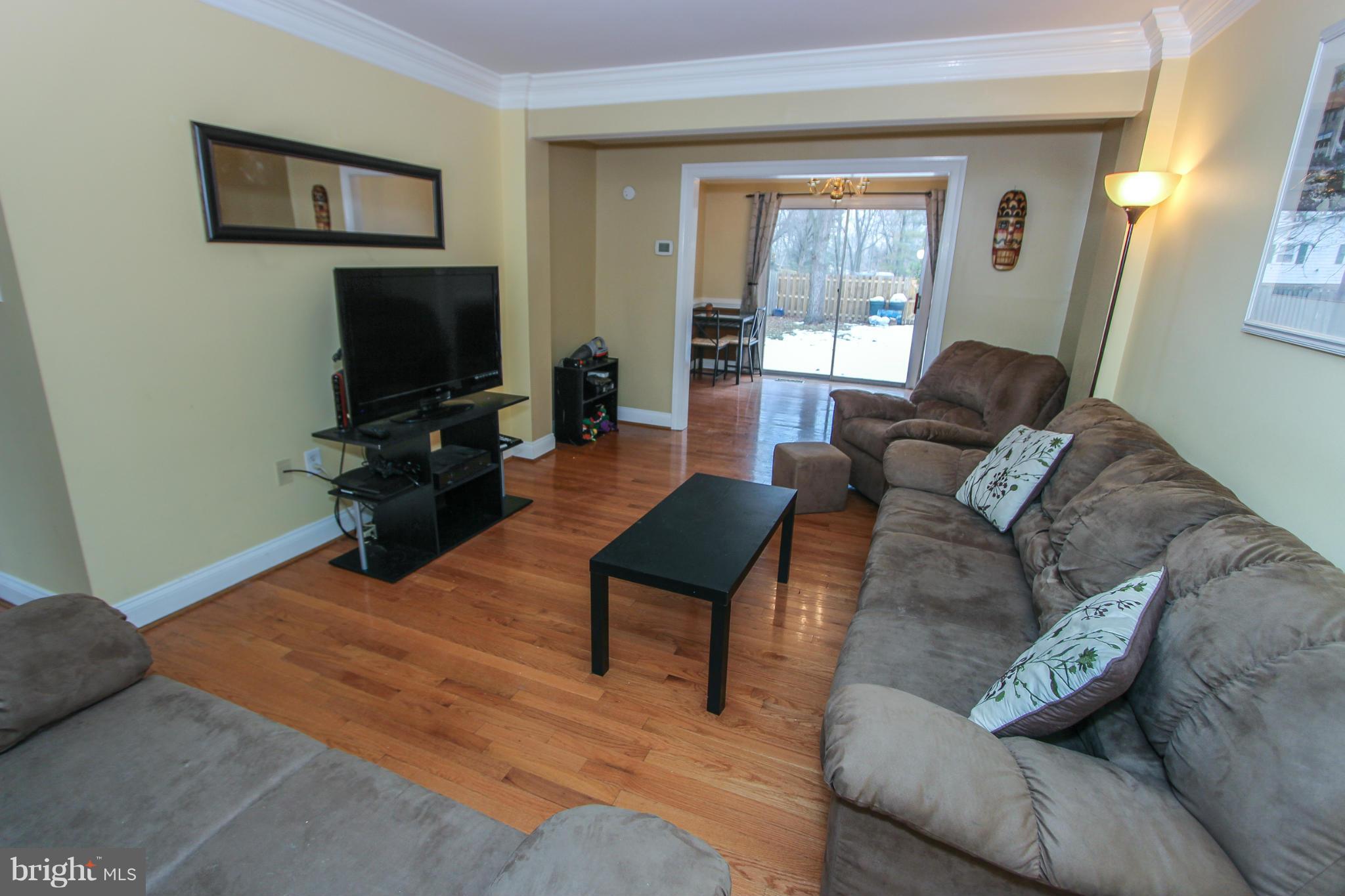 7515 Bedford Road Manassas, VA 20109 - Photo 3 of 16 Living Room