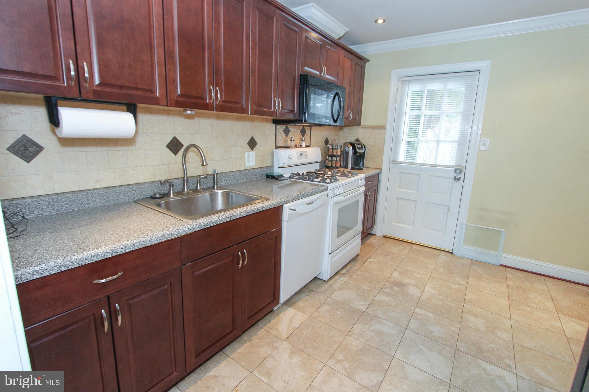 7515 Bedford Road Manassas, VA 20109 - Photo 8 of 16 Kitchen