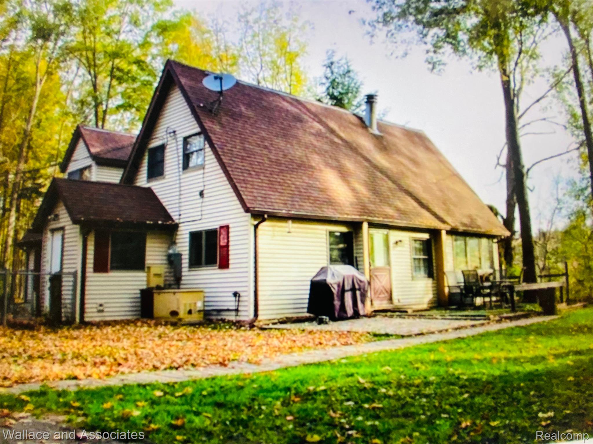 4560 Galbraith Line Road Jeddo, MI 48032 - Photo 4 of 24 Gallery Image 4