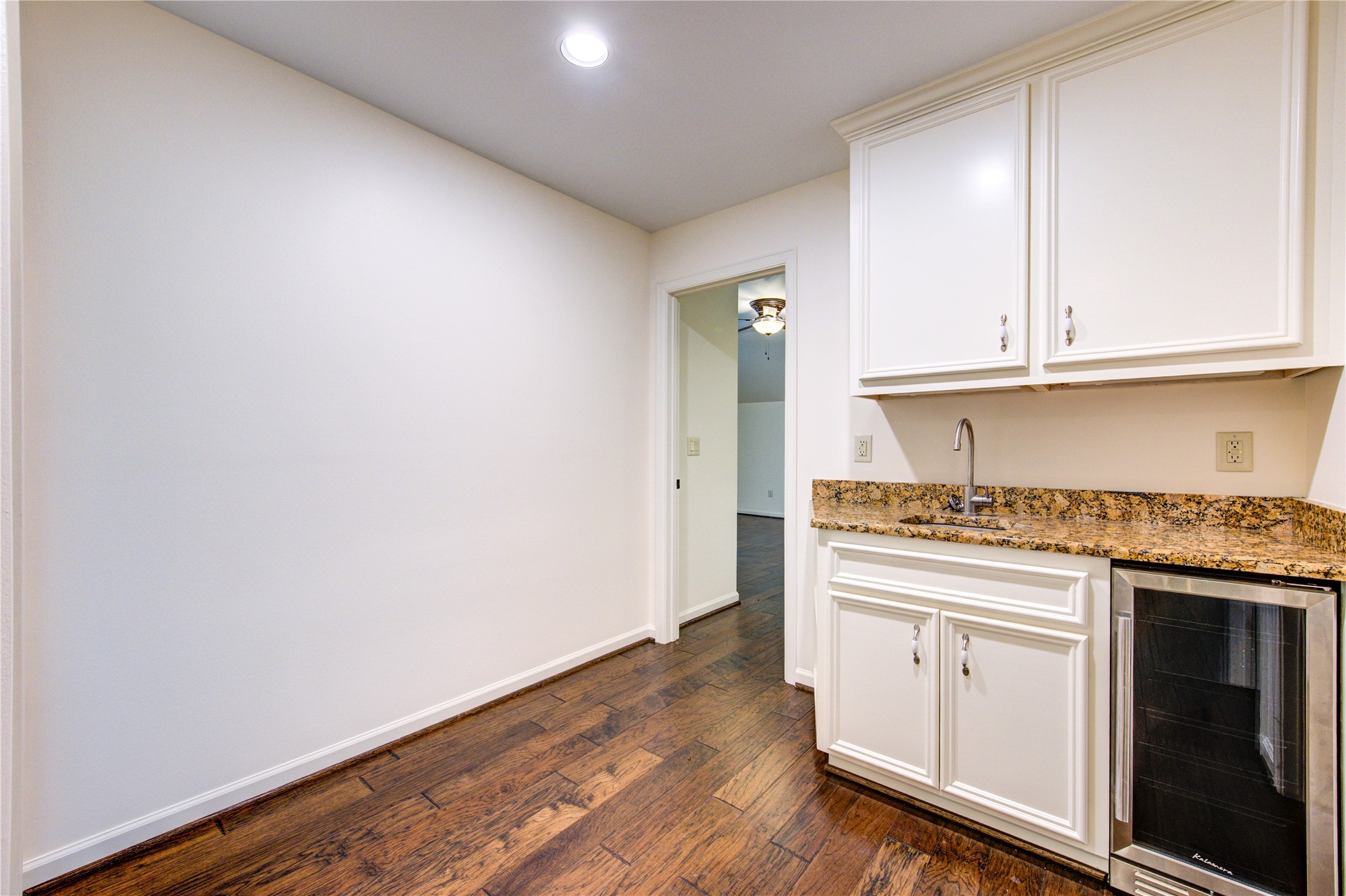 4615 Laurel Street Bellaire, TX 77401 - Photo 33 of 48 Upstairs entertainment wet bar and beverage regrigerator.
