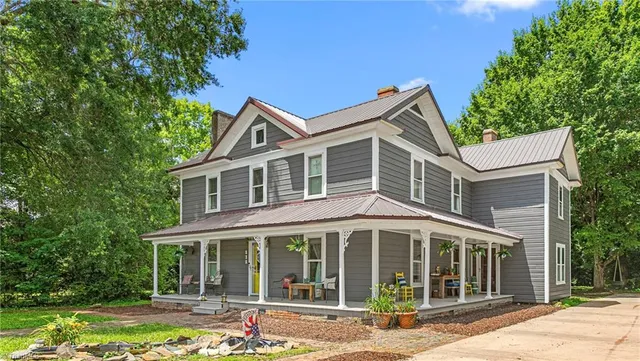 $449,900 | 212 South Fayetteville Street, Liberty, NC 27298