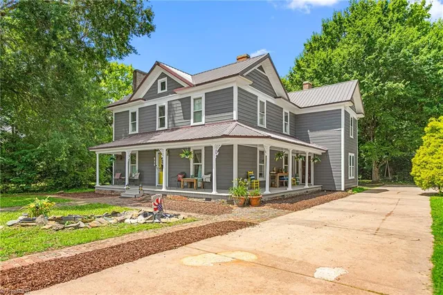 $449,900 | 212 South Fayetteville Street, Liberty, NC 27298