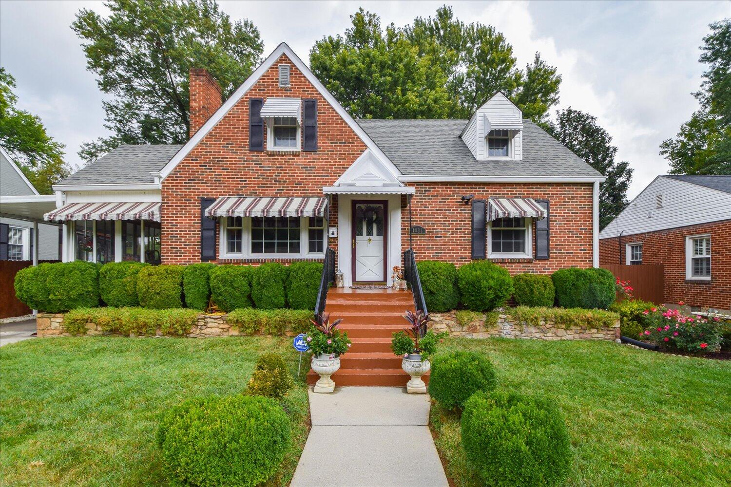 1837 Carlton Road Southwest Roanoke, VA 24015 - Photo 1 of 34 1837 Carlton Rd