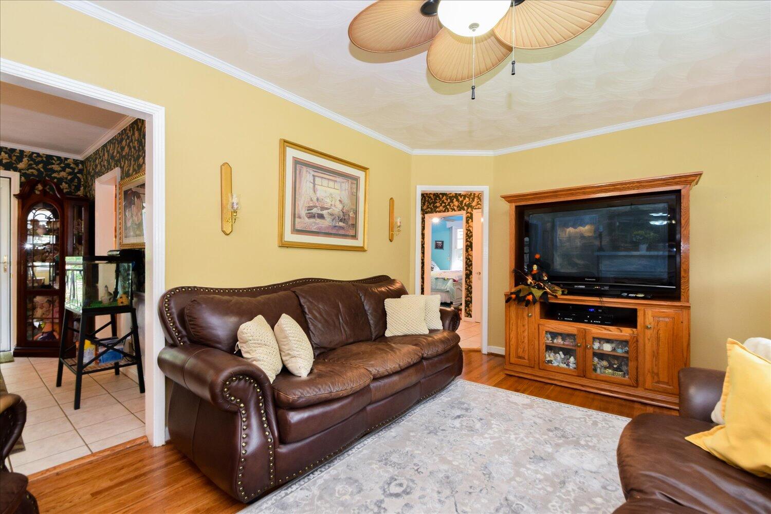 1837 Carlton Road Southwest Roanoke, VA 24015 - Photo 3 of 34 03-1837 Carlton-3