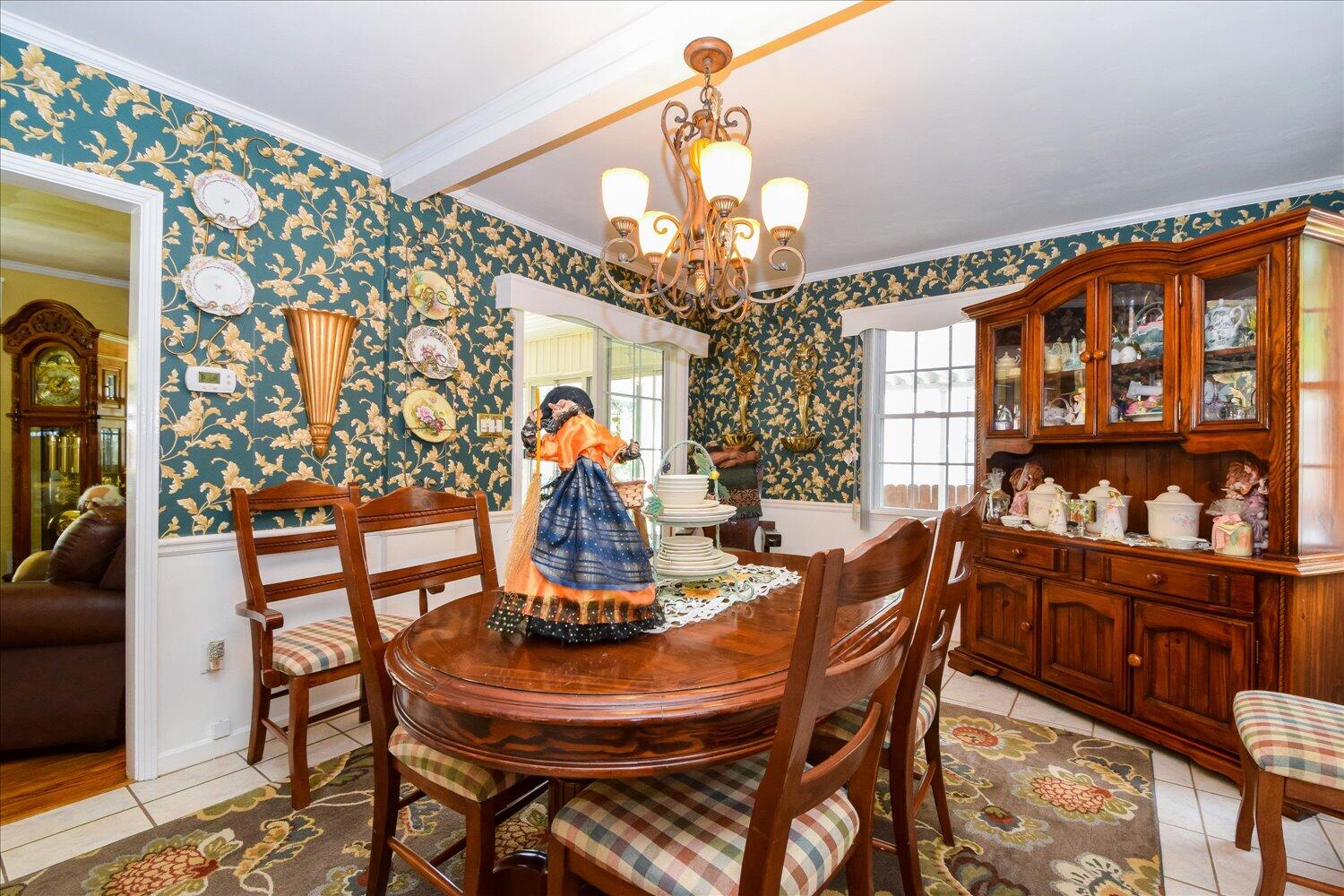 1837 Carlton Road Southwest Roanoke, VA 24015 - Photo 5 of 34 05-1837 Carlton-5