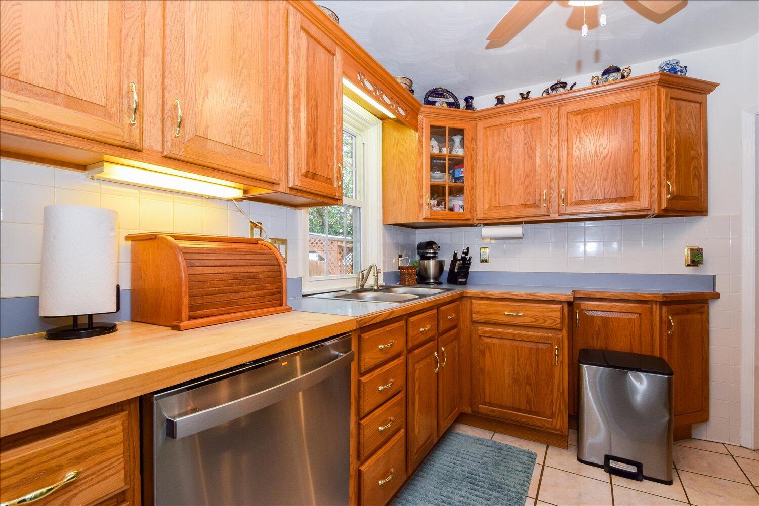 1837 Carlton Road Southwest Roanoke, VA 24015 - Photo 9 of 34 09-1837 Carlton-9