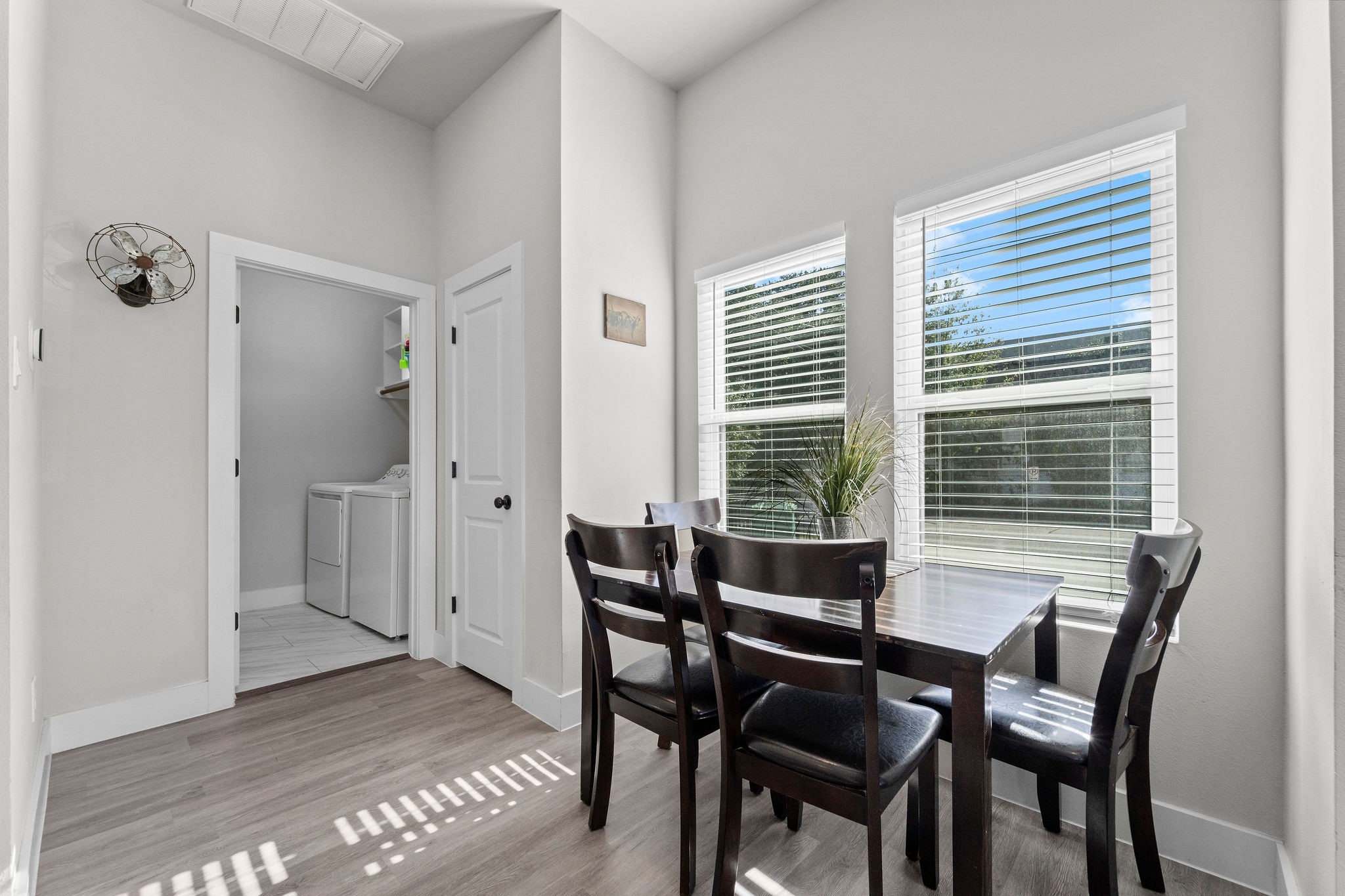 507 Carl Street Houston, TX 77009 - Photo 10 of 24 a dining room with furniture and window