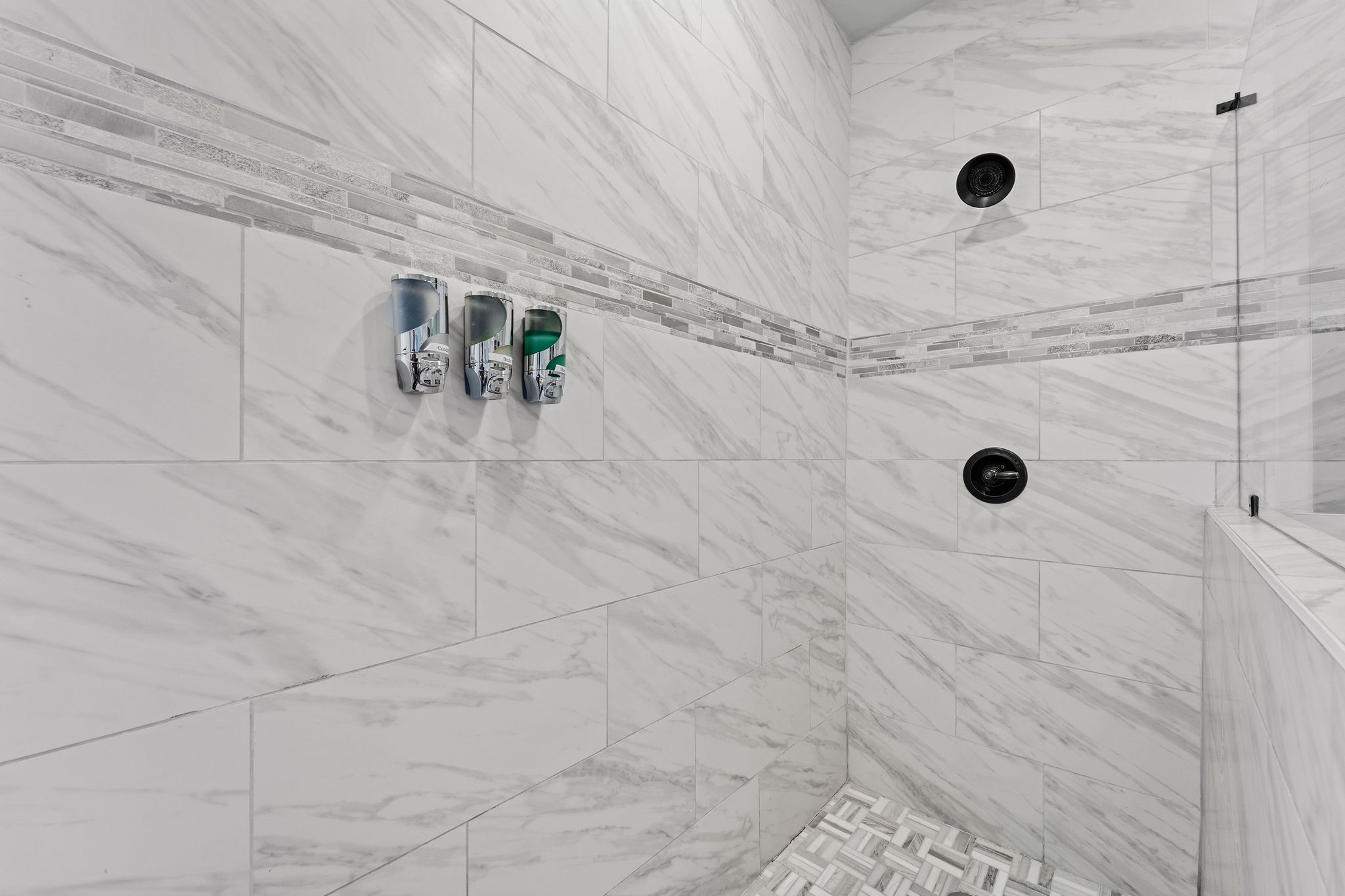 507 Carl Street Houston, TX 77009 - Photo 17 of 24 a bathroom with a shower