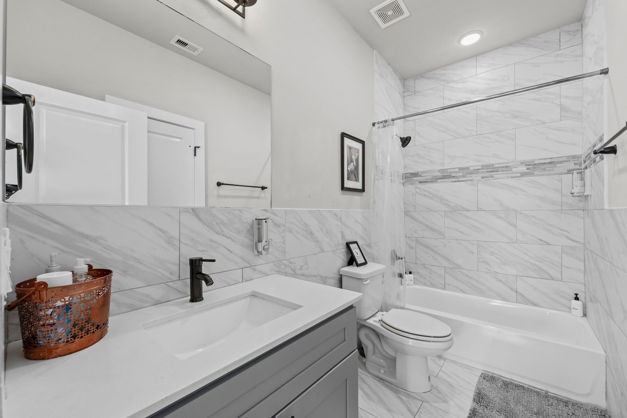 507 Carl Street Houston, TX 77009 - Photo 21 of 24 a bathroom with a sink a toilet and shower