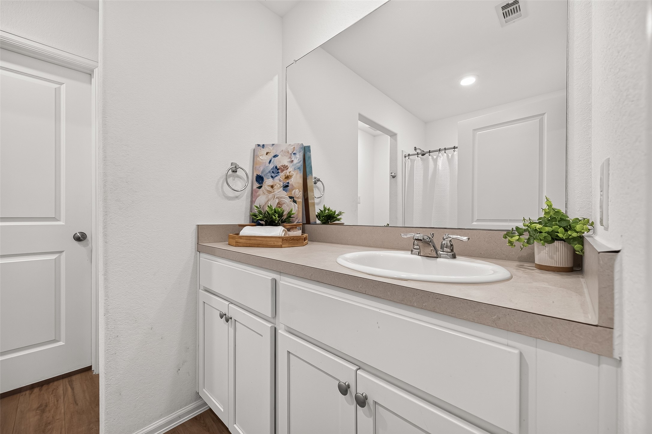 134 Austin Road Angleton, TX 77515 - Photo 18 of 29 Primary bathroom