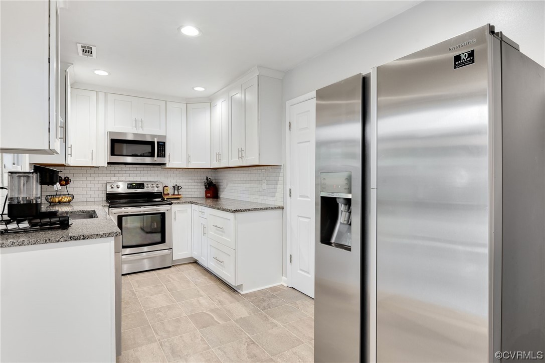 14218 Regatta Pointe Road Midlothian, VA 23112 - Photo 6 of 18 a kitchen with a refrigerator and a stove top oven