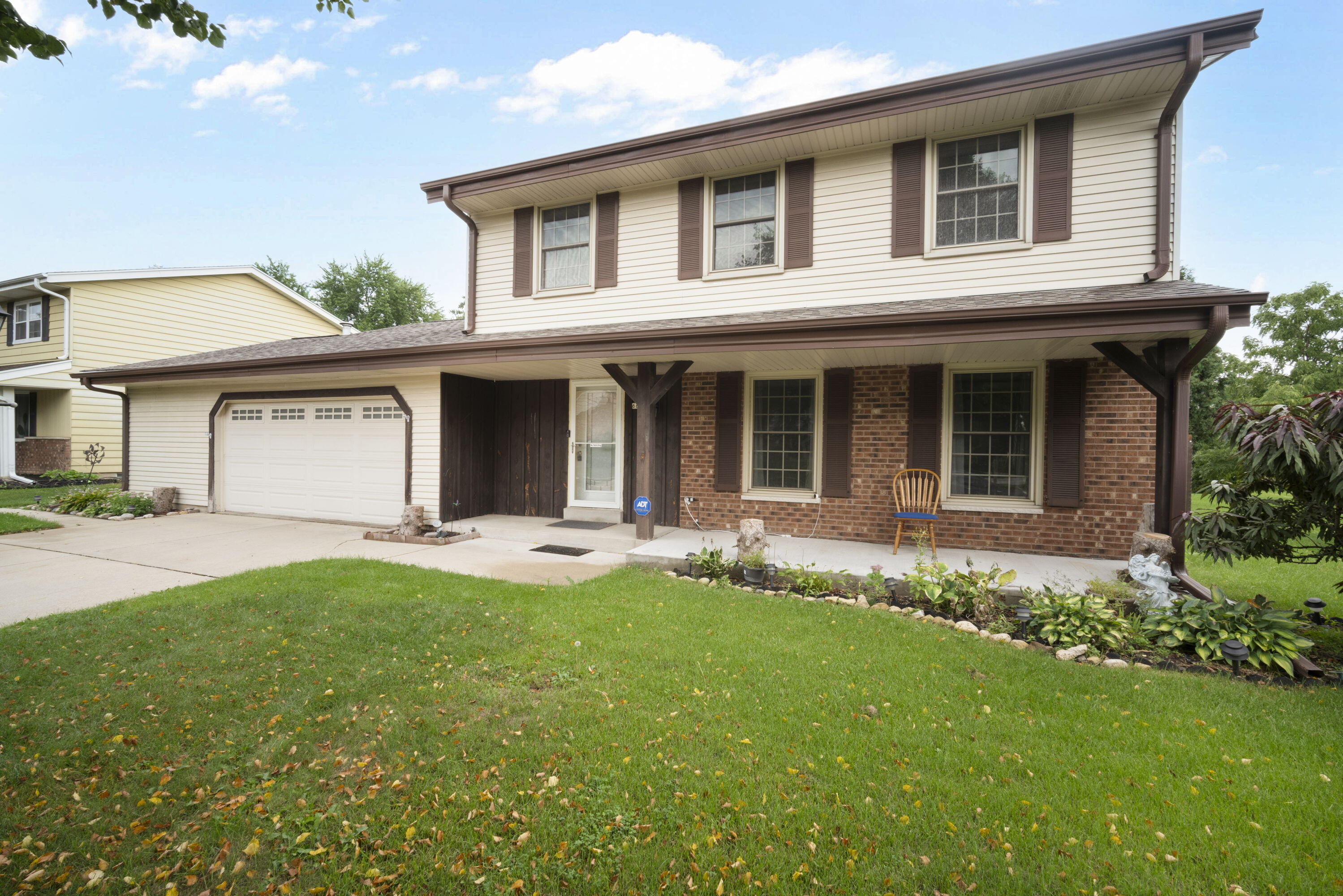 6642 Radburn Lane Greendale, WI 53129 - Photo 1 of 34 1_imgDSC06509