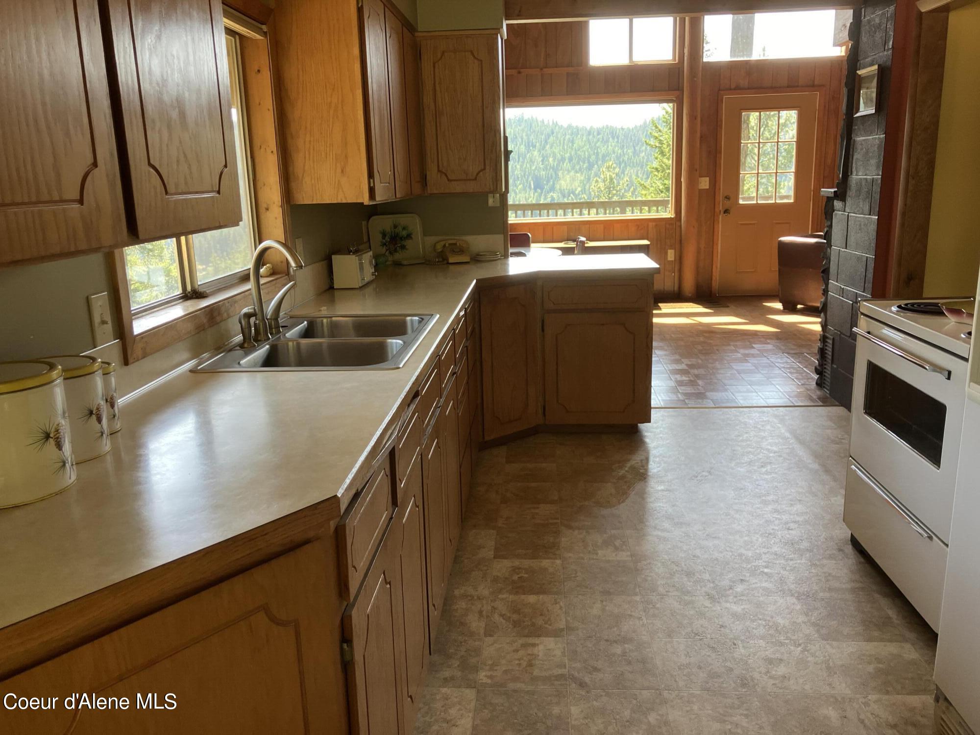 17762 Fire Road Coeur D'Alene, ID 83814 - Photo 18 of 27 KITCHEN 2